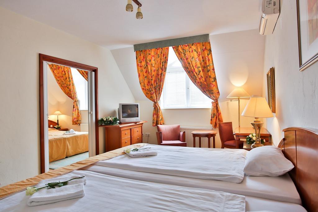 Hotel Rittinger Bonyhád Екстериор снимка