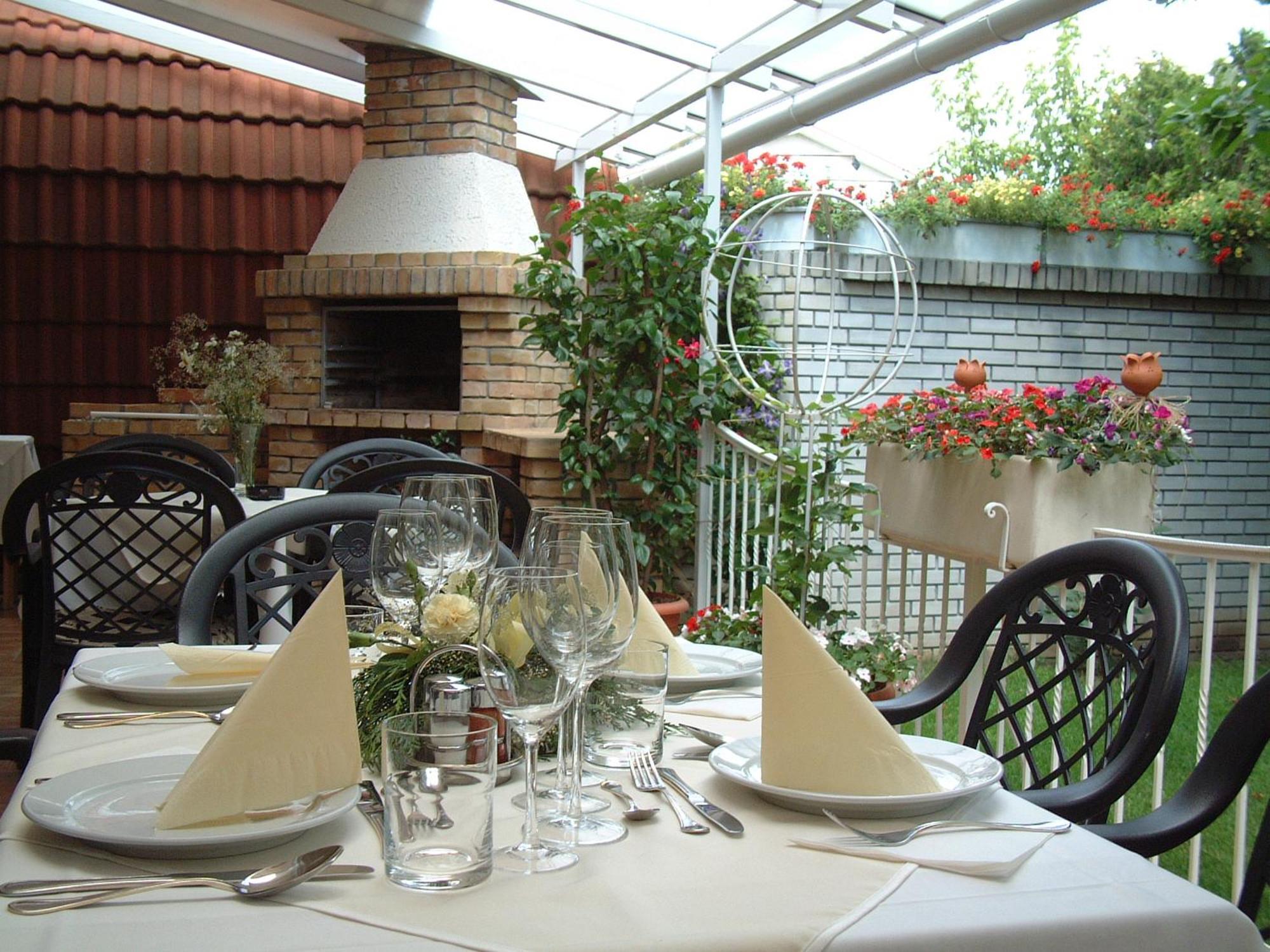 Hotel Rittinger Bonyhád Екстериор снимка